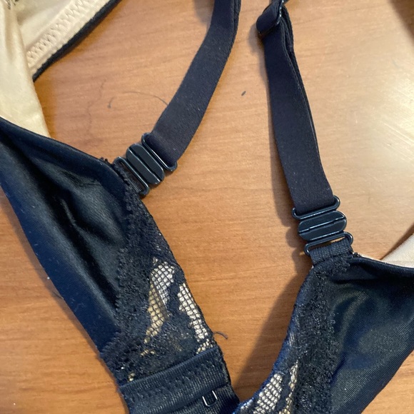 Maidenform, 38B padded, push-up, black bra, convertible straps - Picture 5 of 7